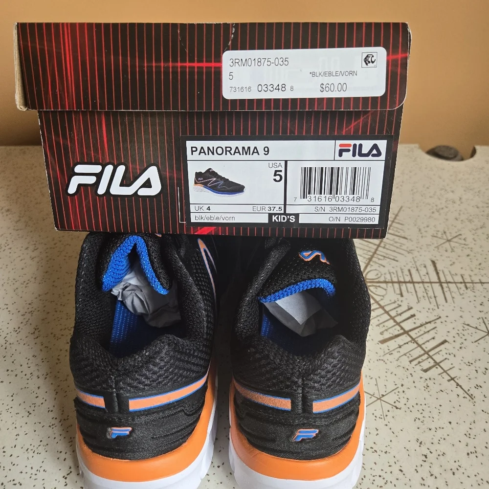 FILA Panorama 9 NWOT Sneakers, Size 5